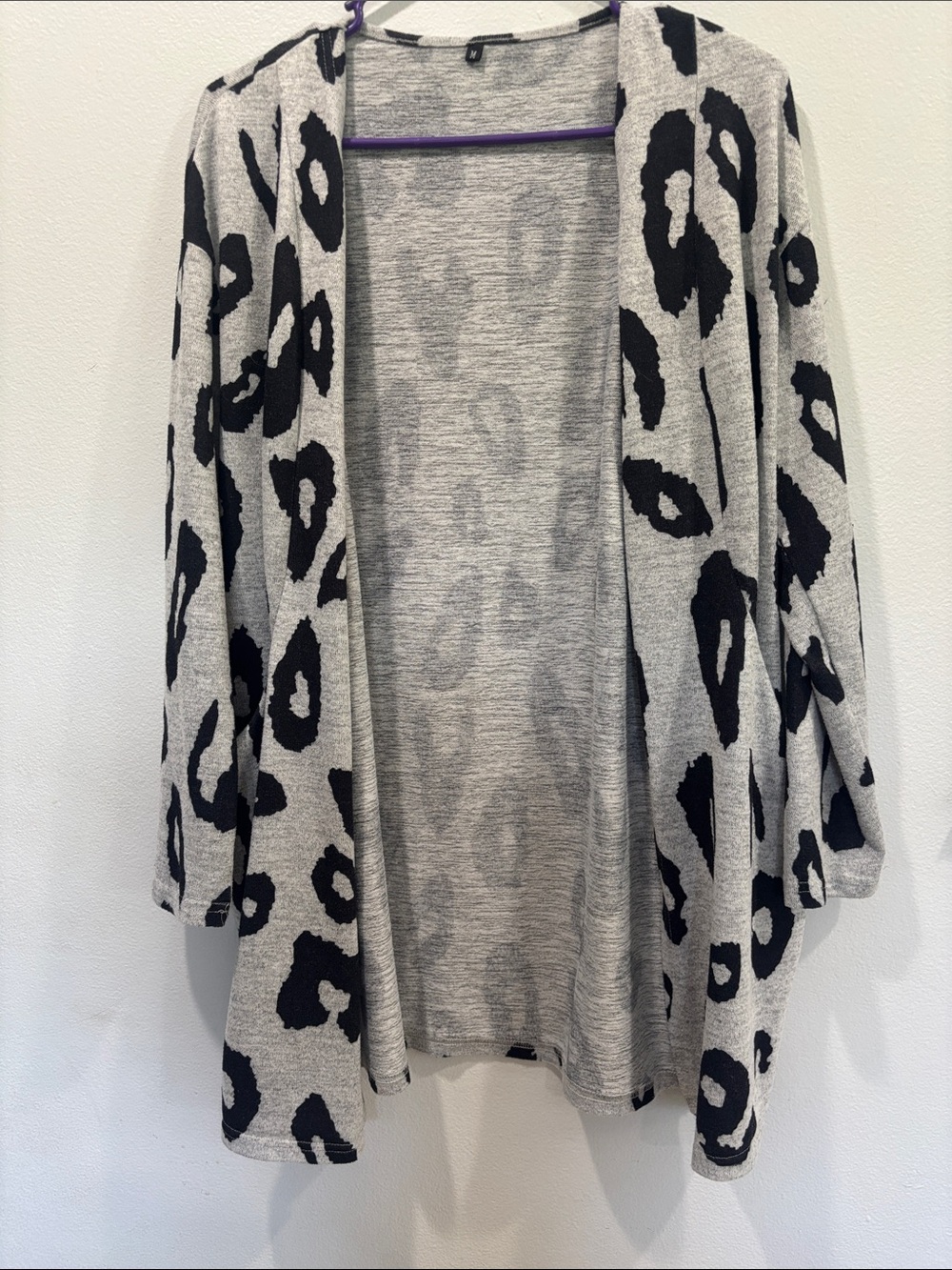 Source Unknown Gray and Black Leopard Open-Front Cardigan